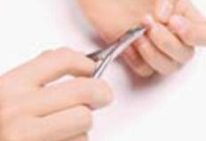 美甲七步骤修剪出完美指甲轮廓