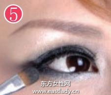 优雅宴会妆化法展现出独有温柔美态