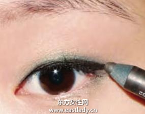 眼线笔+眼影轻松拥有迷人眼神