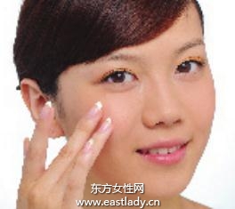 高保湿粉底液的正确使用方法