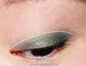 眼线笔+眼影轻松拥有迷人眼神