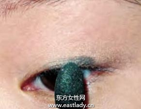 眼线笔+眼影轻松拥有迷人眼神