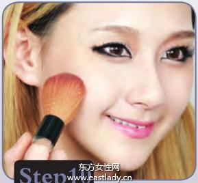 浪漫女性妆容显露都市白领典雅高贵气质