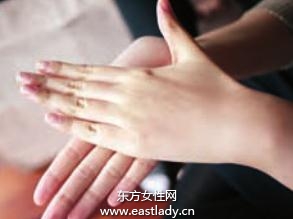 化妆小技巧 粉底液+粉饼轻松画底妆