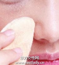 正确使用散粉 让肌肤显得通透自然