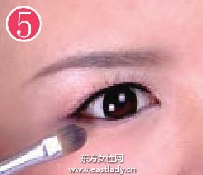 红润裸妆为冬季增加几分暖意