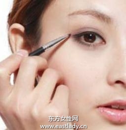 眼妆教程之金色系眼影打造深邃眼神