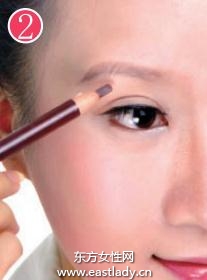 知性职业妆步骤让你的职业前景更加美好