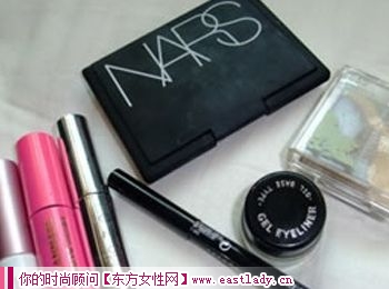 让眼睛变大的内双眼眼妆的画法