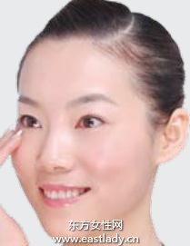 化妆教程之使用完美底妆告别 熊猫眼