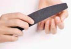 美甲七步骤修剪出完美指甲轮廓