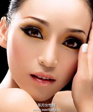 不同脸型腮红涂抹技巧