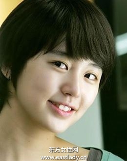 自然光泽底妆打造裸妆效果