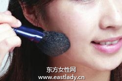 用阴影与高光营造自然立体妆容效果