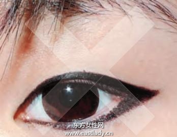 从眼尾画眼线的化妆小技巧