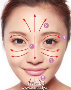 轻薄、亮泽的底妆手法注重细节