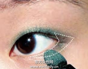 眼线笔+眼影轻松拥有迷人眼神