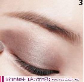 眼影的韩式画法 打造炫丽电眼妆