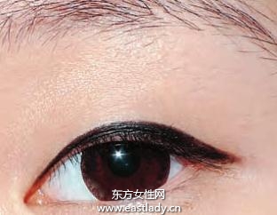 从眼尾画眼线的化妆小技巧