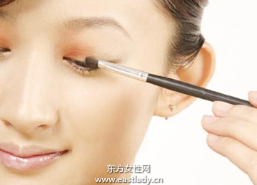 如何正确购买适合自己肤色的眼影