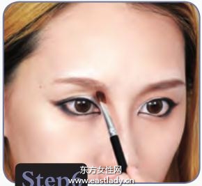 浪漫女性妆容显露都市白领典雅高贵气质