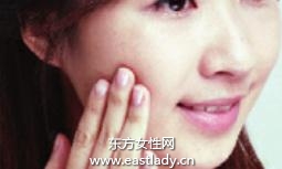 化妆教程之通过底妆遮盖粉刺印迹