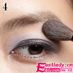 完美烟熏妆 云朵般干净轻柔