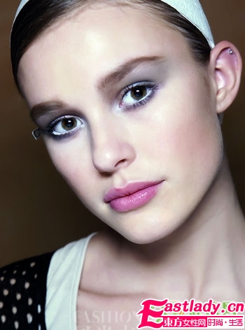 眼妆持久清新的小诀窍