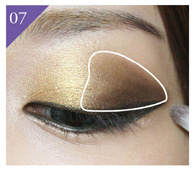 画韩国猫眼妆的详细步骤