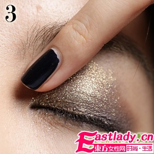 完美烟熏妆 云朵般干净轻柔