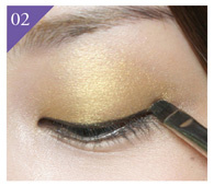 画韩国猫眼妆的详细步骤