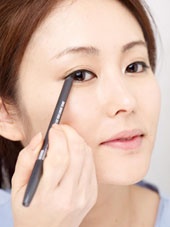 日 凛感 眼妆 做知性美人