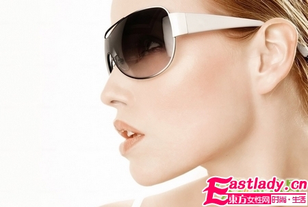 戴眼镜的化妆技巧