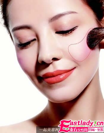 不同脸型如何打腮红