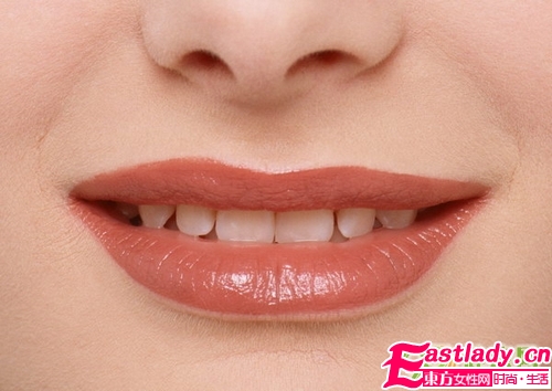 什么颜色唇彩好看 涂上人显白
