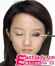 单眼皮眼睛要怎么化妆会变大