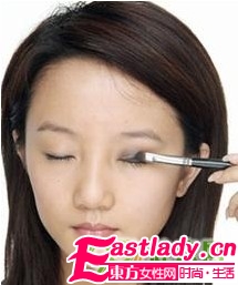 单眼皮眼睛要怎么化妆会变大