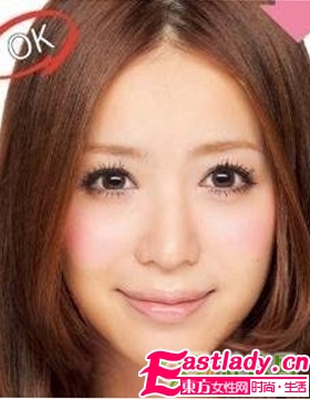 巧用纸片 不会变成熊猫眼的下睫毛