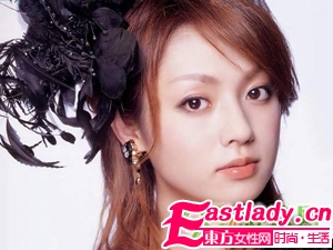 摇滚妆也能如此精致优雅