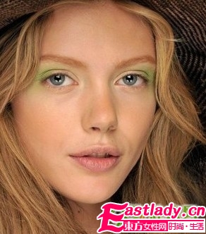 2011年夏季流行的烟熏眼妆