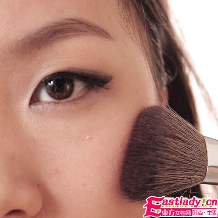 眼妆魔术 泡泡眼变电眼的过程