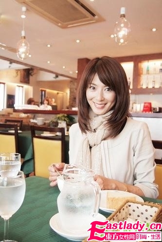 日本童颜CEO 45岁身材火爆