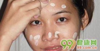 黄脸婆巧妙妆容变身美丽轻熟女