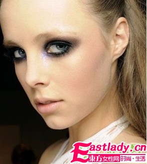 2011年夏季流行的烟熏眼妆