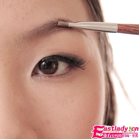 眼妆魔术 泡泡眼变电眼的过程