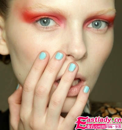 新潮流 彩色眼影大混搭