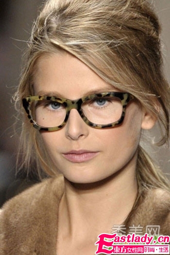 眼镜妹这样画眼妆 7重点打造电眼妆 (图)