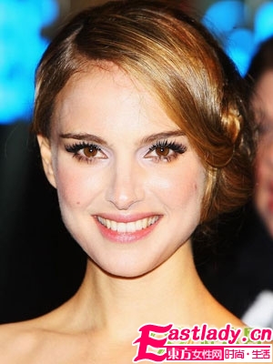 好莱坞女星演绎12星座美妆秀