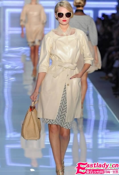 时装周上的烈焰红唇