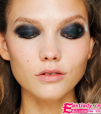 夜空蓝烟熏妆 来自梵高画作的灵感